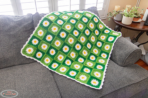 Daisy Granny Square Blanket - Nicki's Homemade Crafts
