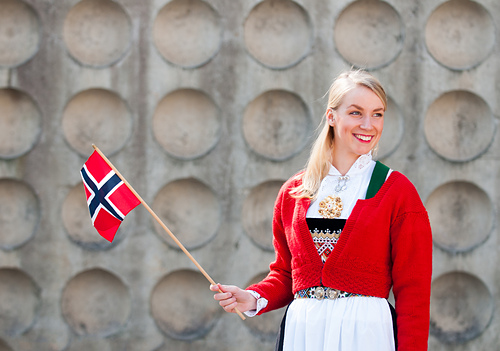 Strikket jakke til bunad - Nina Granlund Sæther