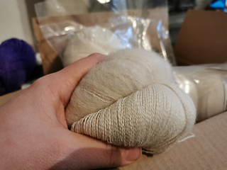 Oben: Drops Brushed Alpaca Silk
Unten: Hansafarm Baby Alpaka Lace