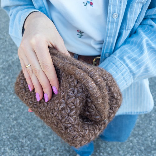 Jasmine Clutch