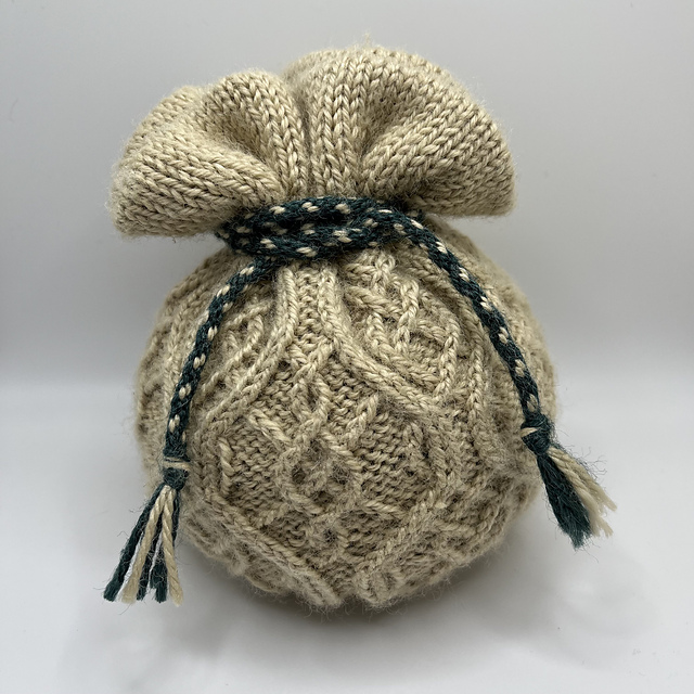 Ravelry Felligan Dice Bag pattern by Paige C. Pearson