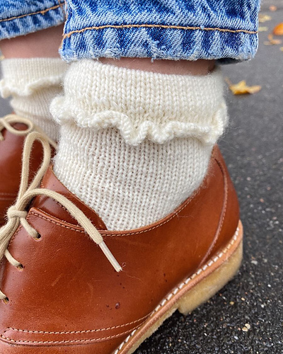 Ravelry: Ruffle Socks pattern by PetiteKnit