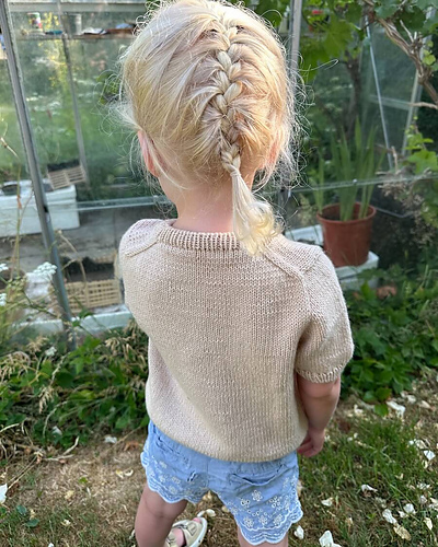 Ravelry: Poppy Tee Junior pattern by PetiteKnit