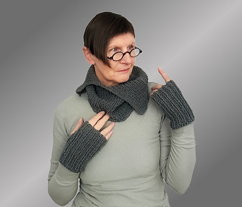 Thornley cowl & mittens photo 1
