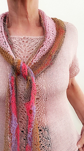 Zinnia shawl over Soft tee~