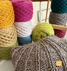 Choose from 29 color combinations in the Yarnz2go knit kits.