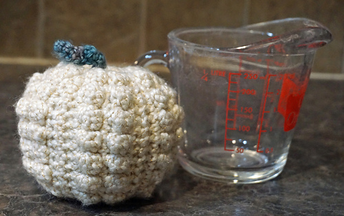 The 1 cup measuring cup is for size reference.