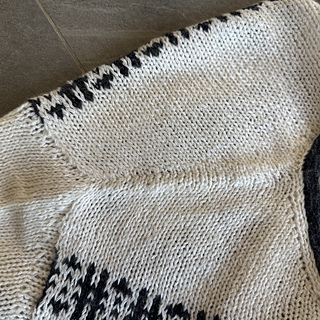 Shoulder formed with Japanese short rows.