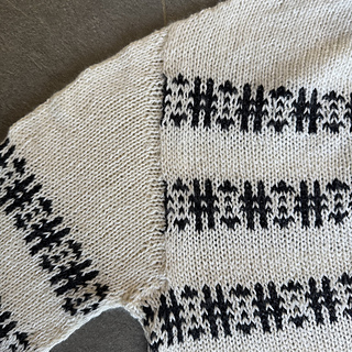 Stitches picked-up along the armhole and sleeve cap formed with Japanese short-rows