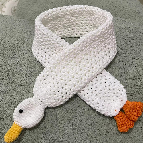 Amigurumi Goose Scarf - Estella Smith