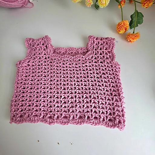 The V-Stitch Scalloped Crop Top