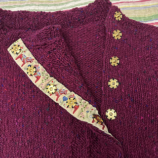 Used some cute, whimsical ribbon to stabilize the closure. The llamas on it match the wool.