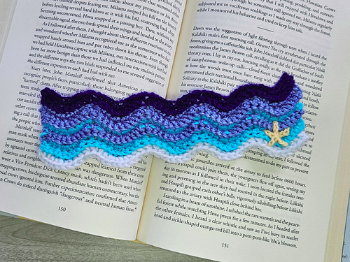 Ocean Waves Bookmark crochet pattern by Read in Knots