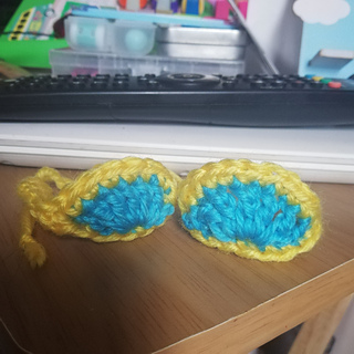 18/06/20 - Front view of wristlets