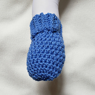 Buttonless Easy-On No Scratch Baby Mitts Free Crochet Pattern by Oombawka Design Crochet