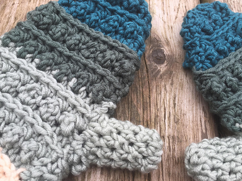 Windy Pines Mittens photo 3