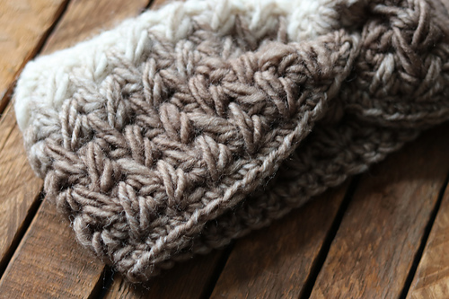 Feathers Ear Warmer photo 3