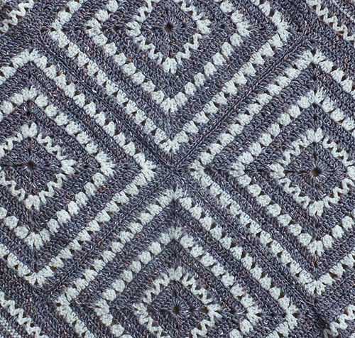 Trehundre og treble-gress Blanket - Rosie Forth