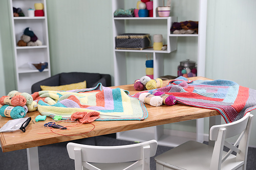 En Stor Glad Strikket Log Cabin - Sara Delaney