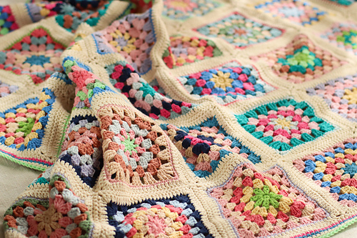 Gå-til Granny Blanket - Say Little Hen