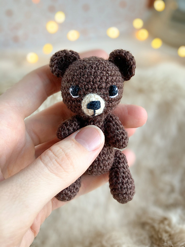 Liten teddybjørn - Nadia Iukhlina