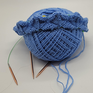 Inside side is completed here; next to resume cast-on edge to work outer side.