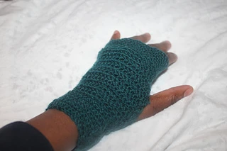 Avante Wrist Warmers
https://shidonnaravenpa.com
shidonnaravenc.wixsite.com/nobleknits