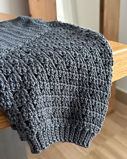 Lys tee sleeve detail