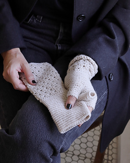 Ava fingerless mitts