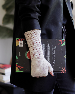 Ava fingerless mitts