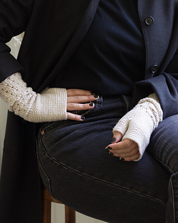 Ava fingerless mitts
