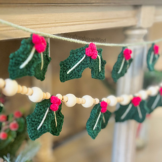 pdf pattern includes instructions for two garland versions: a crochet only version and a beaded version