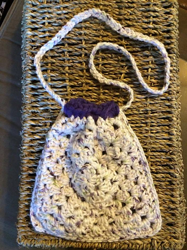Granny Square purse to backpack tutorial photo 10