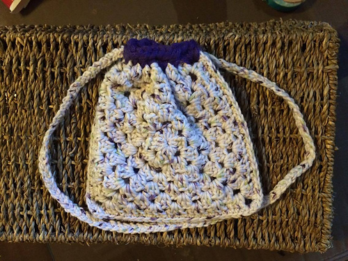 Granny Square purse to backpack tutorial photo 8