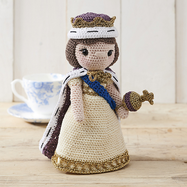 Ravelry Amigurumi Queen pattern by Lisa Paddock