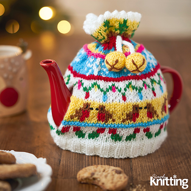 Ravelry Christmas Tea Cosy pattern by Susan Cowper