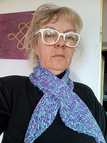 Confetti Leaf Keyhole Scarf