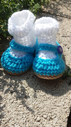 Ravelry: Baby Mary-Jane pattern by Sylvie Conil