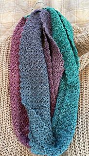 Ravelry: Scalloped Edge Scarf or Cowl pattern by Hooked by Robin