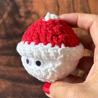 Peeking Santa Bauble Crochet Pattern