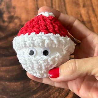 Peeking Santa Bauble Crochet Pattern