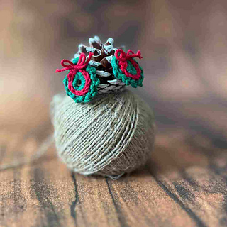 Christmas wreath earrings crochet pattern free