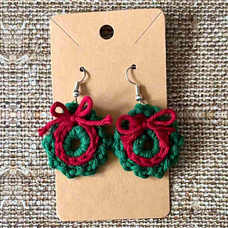 Christmas wreath earrings crochet pattern free