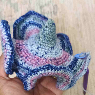 How to crochet a hyperbolic plane