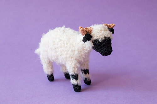 特撮 Sheep Ravelry: Bibi the Blacknose Sheep pattern by Stella Taubenheim