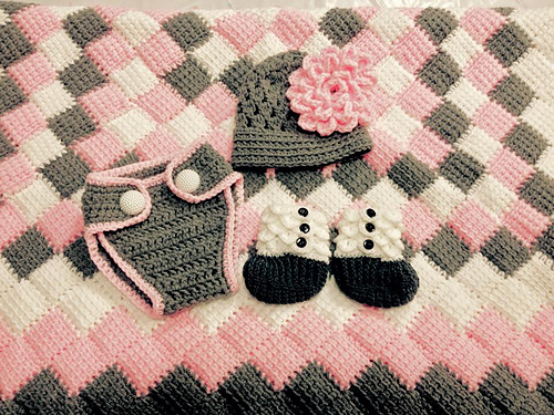 Cluster Stitch Baby Beanie with Flower photo 4