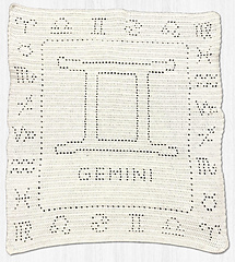 Angela Silvester: Yarn:
DK 280g, Hook: 4mm. 31in x 37in