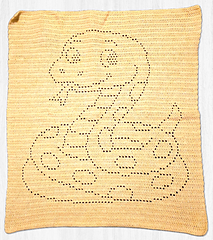 Angela Silvester. Yarn:
DK 260g Hook: 4mm.
30in x 39in (77cm x 100cm)