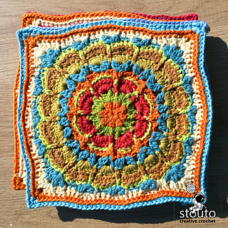 Fiorone crochet granny square showing the flower motif transformed into a classic square