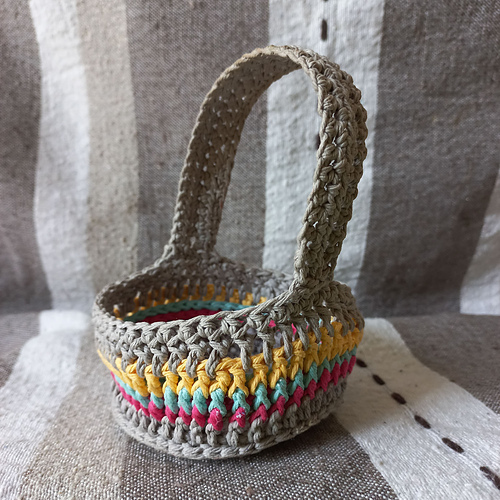 Ravelry Easy Mini Easter Egg Basket pattern by Stouto Creative Crochet